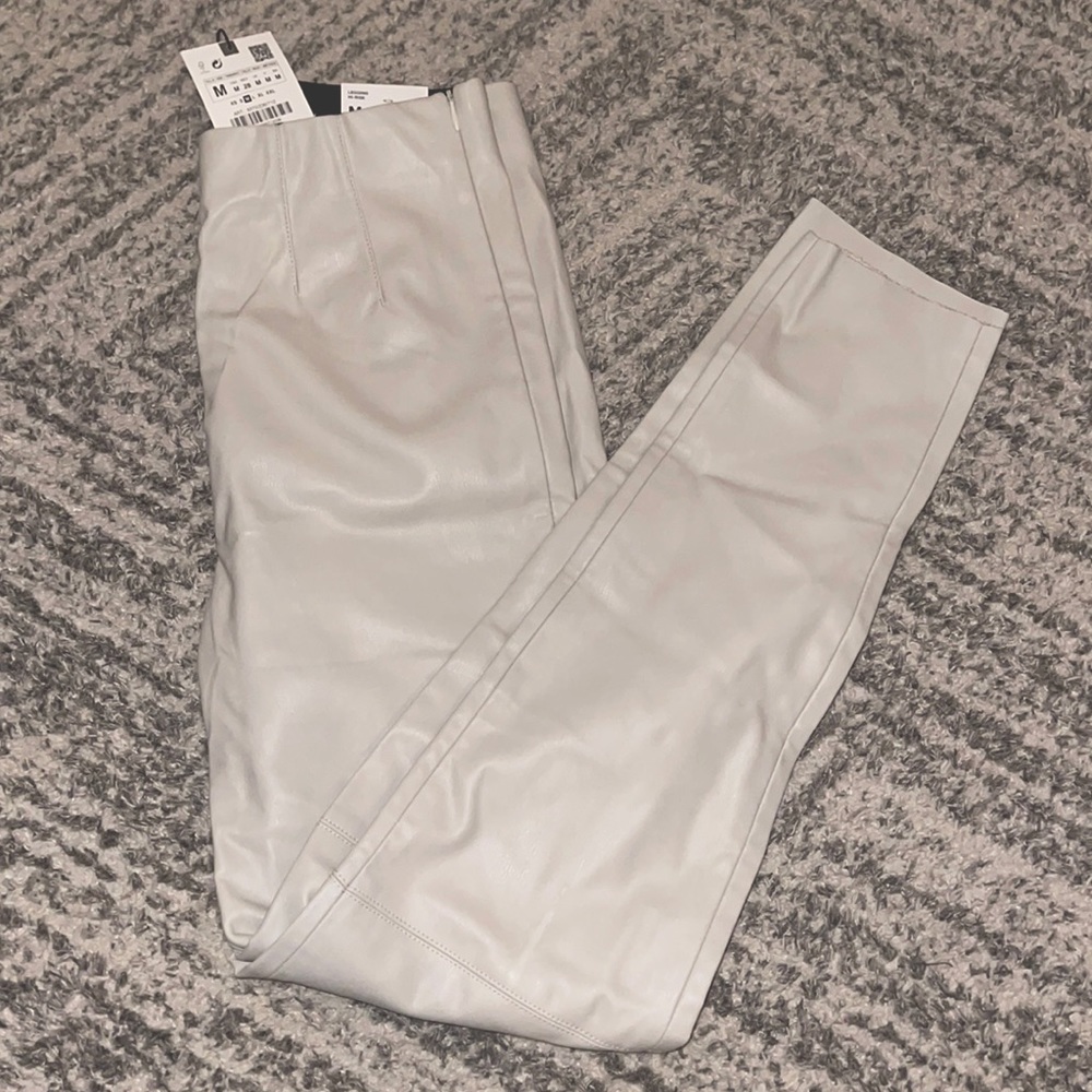 ZARA LEATHER LEGGINGS SIZE MEDIUM. BRAND NEW